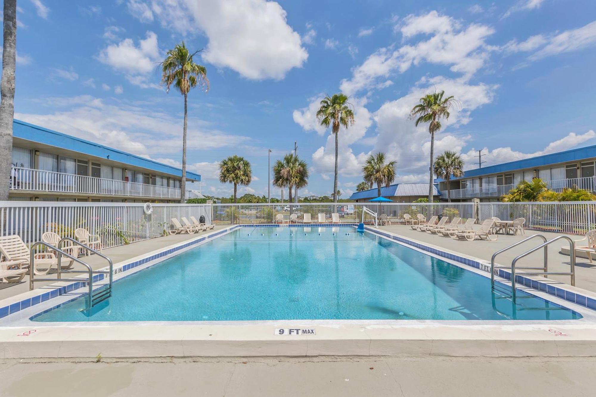 Days Inn By Wyndham Titusville Kennedy Space Center Exterior foto